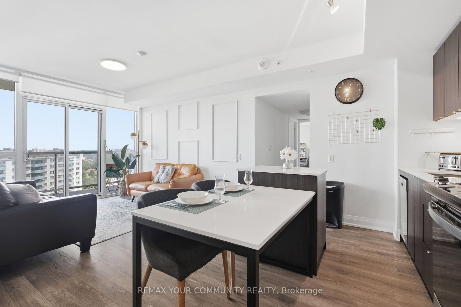 1461 Lawrence Avenue, Unit 1504 thumbnail 4