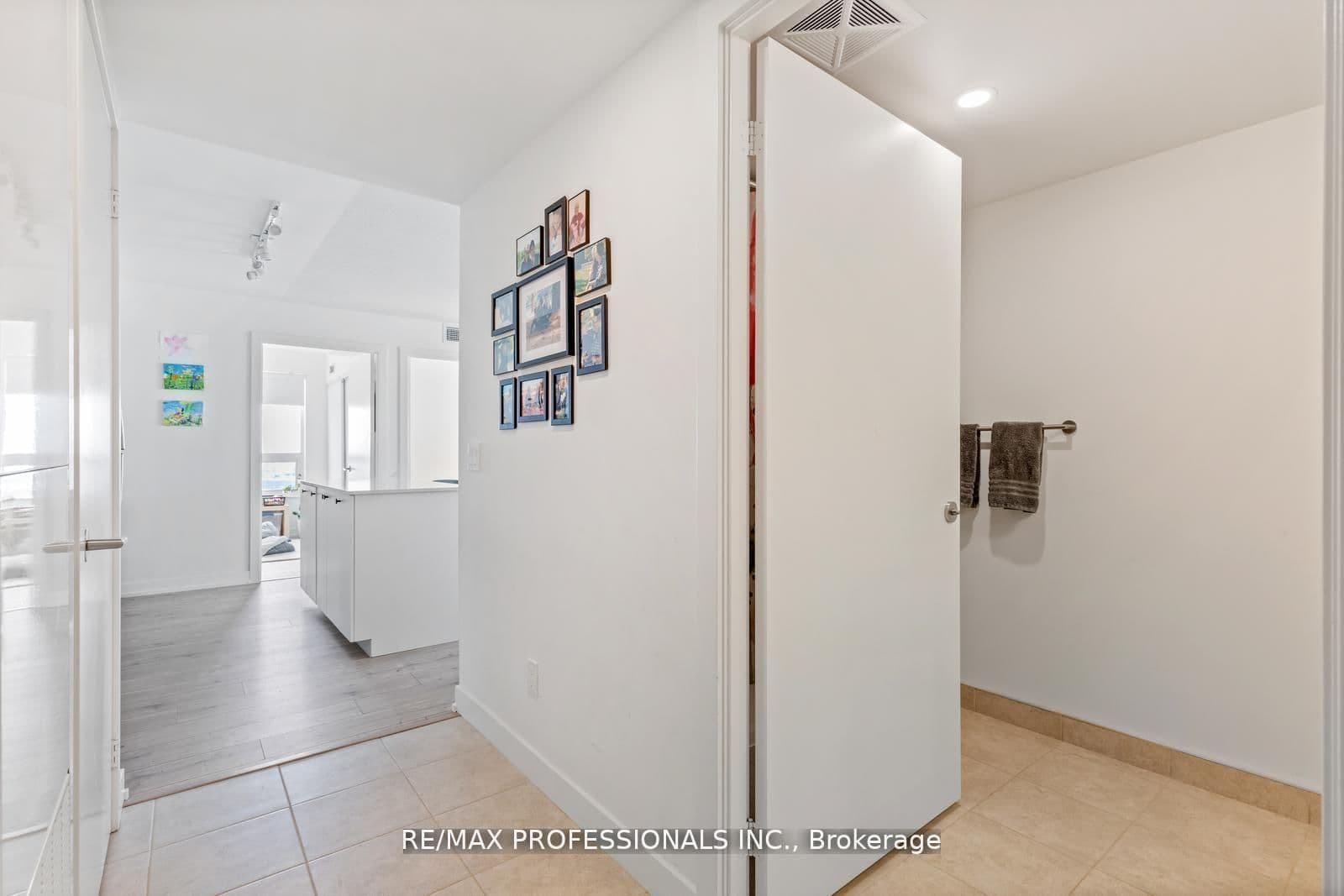 10 Wilby Crescent, Unit 1603 thumbnail 4