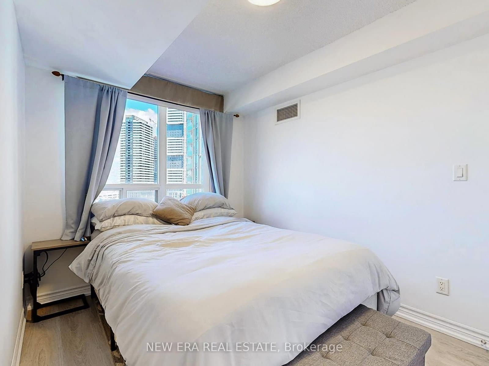 3888 Duke Of York Boulevard, Unit 923 thumbnail 14
