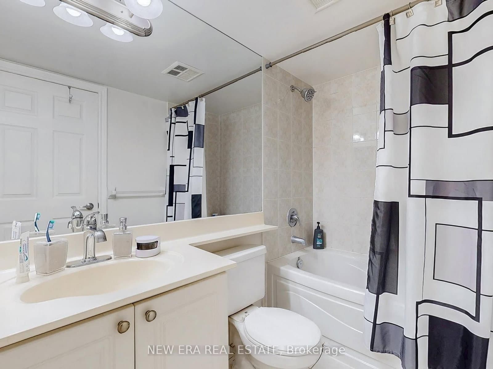3888 Duke Of York Boulevard, Unit 923 thumbnail 16