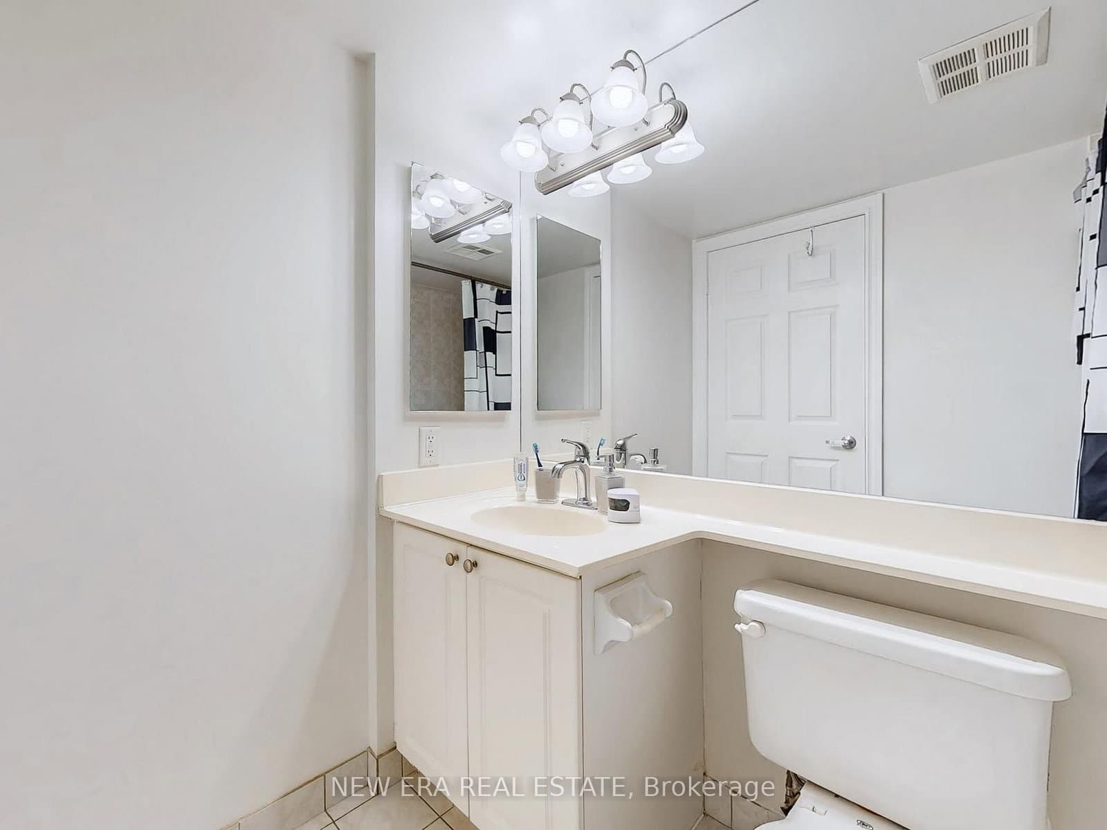 3888 Duke Of York Boulevard, Unit 923 thumbnail 17