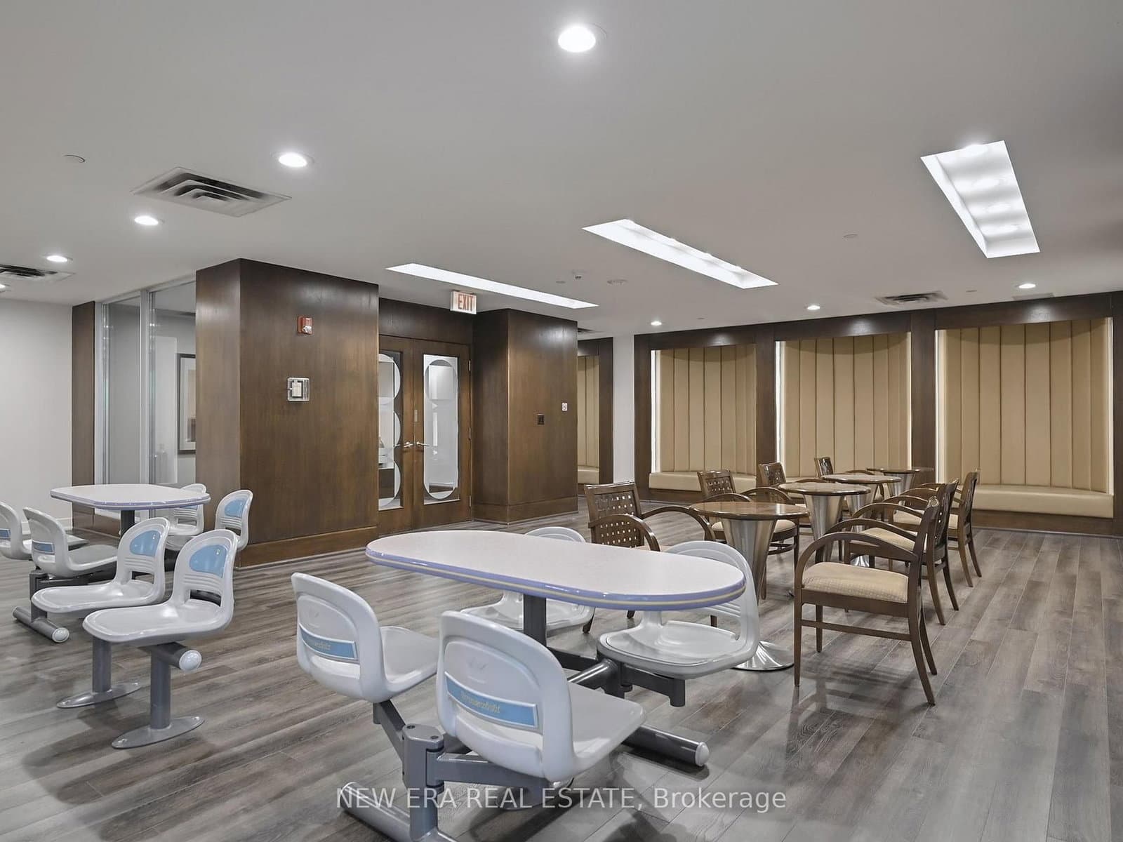 3888 Duke Of York Boulevard, Unit 923 thumbnail 34