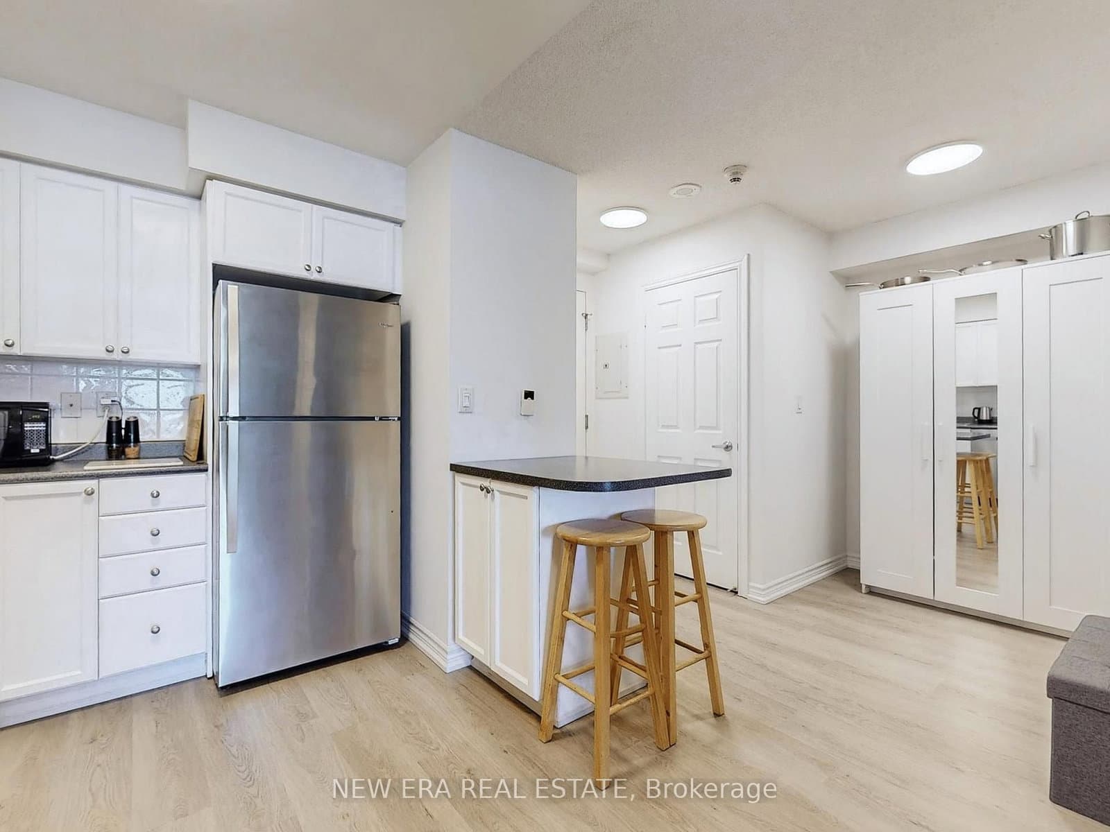 3888 Duke Of York Boulevard, Unit 923 thumbnail 4