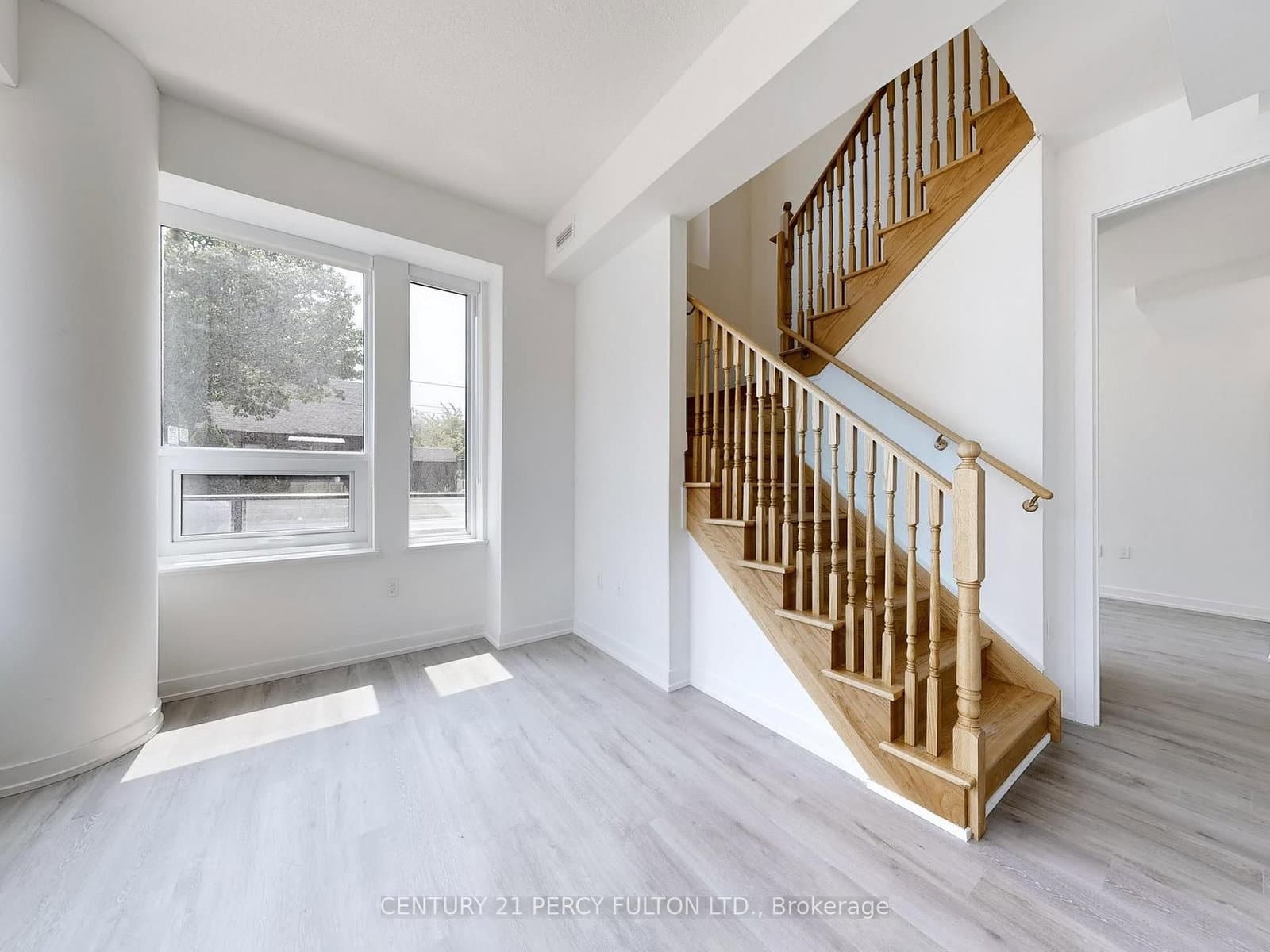 556 Marlee Avenue, Unit 105 thumbnail 19