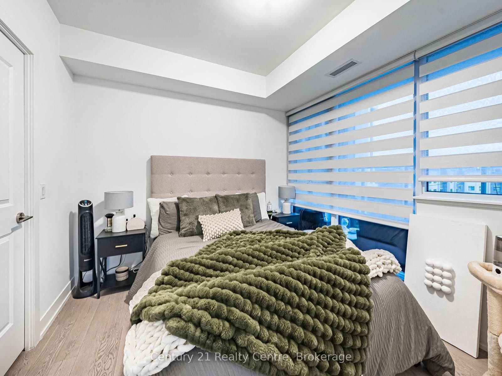 1063 Douglas McCurdy Common, Unit 303 thumbnail 32