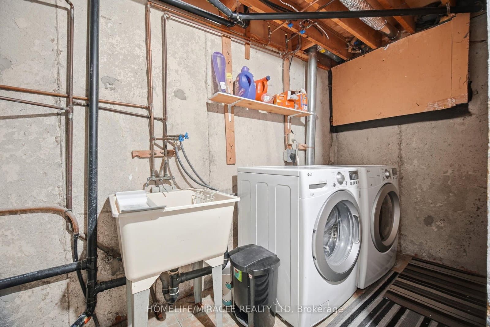 57 Hansen Road N, Unit 16 thumbnail 32