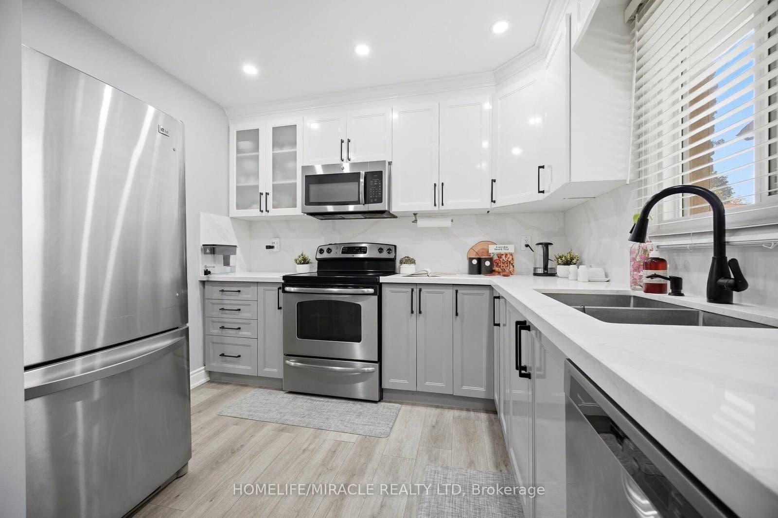 57 Hansen Road N, Unit 16 thumbnail 8