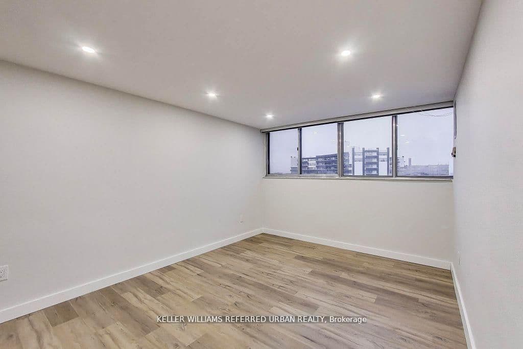 11 Wincott Drive, Unit 1215 thumbnail 9
