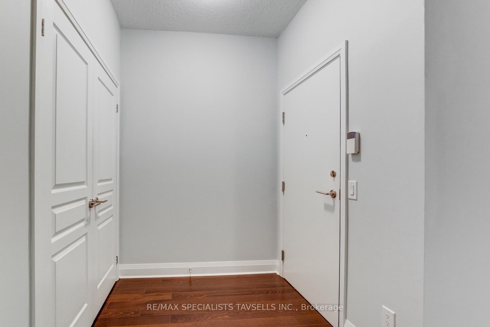 1 Hurontario Street, Unit 304 thumbnail 13