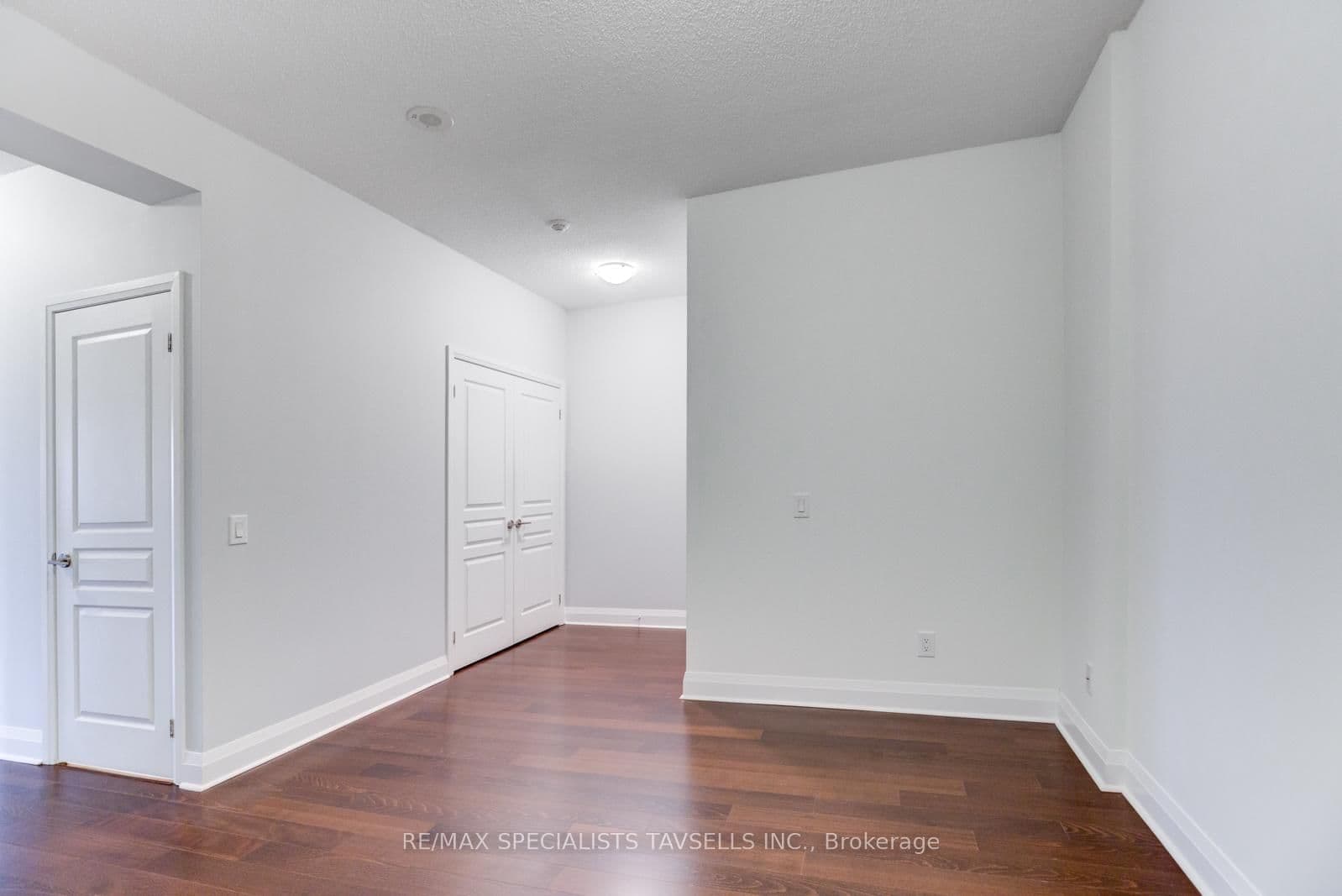 1 Hurontario Street, Unit 304 thumbnail 15