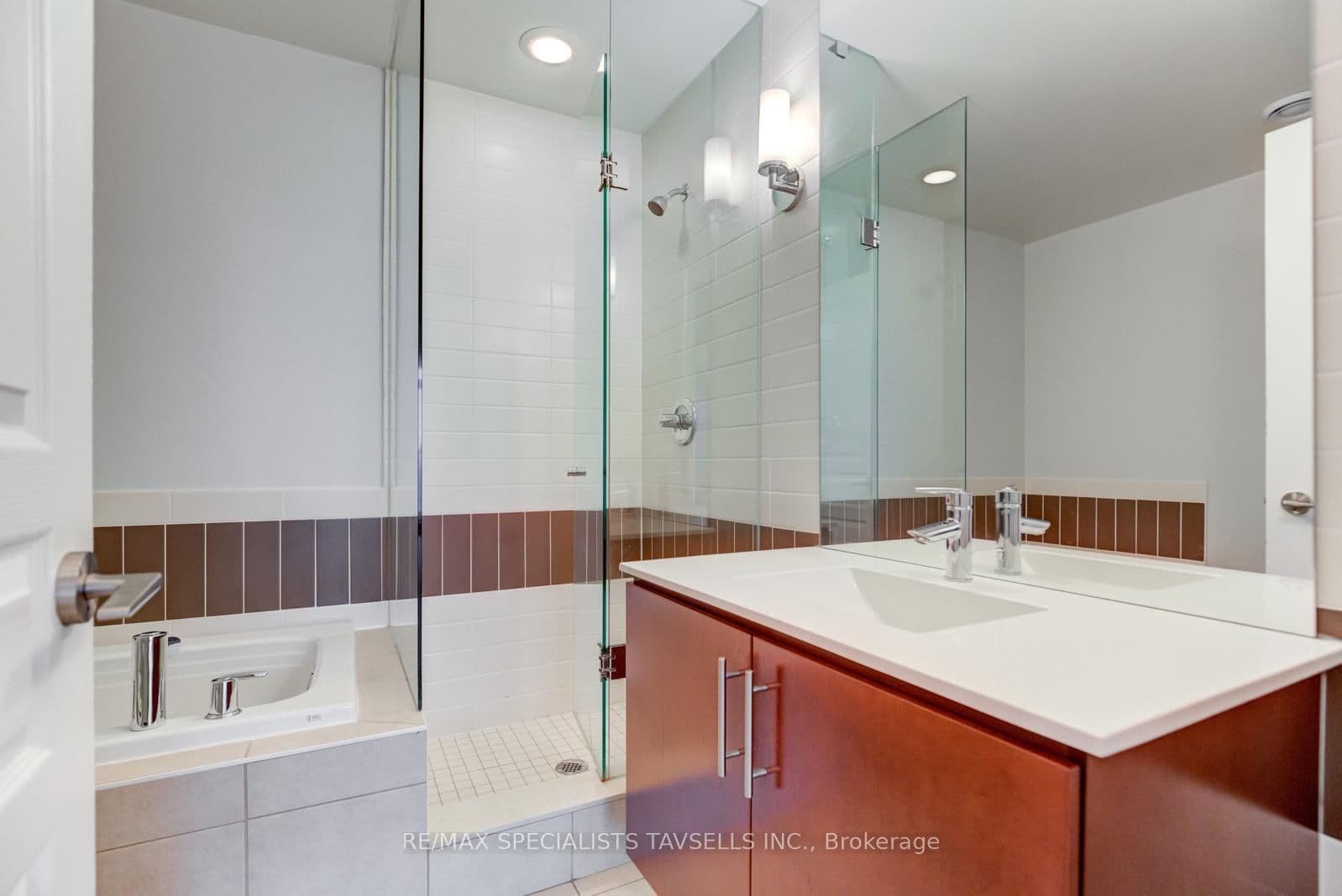 1 Hurontario Street, Unit 304 thumbnail 21