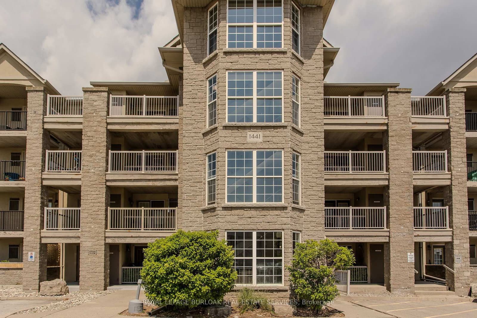 1441 Walker's Line, Unit 306 thumbnail 3