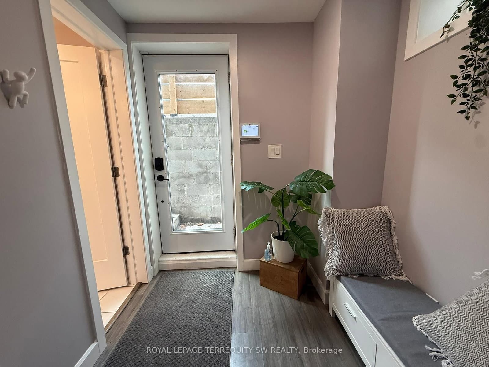 2134 Dundas Street W, Unit Unit 1 Lower thumbnail 4