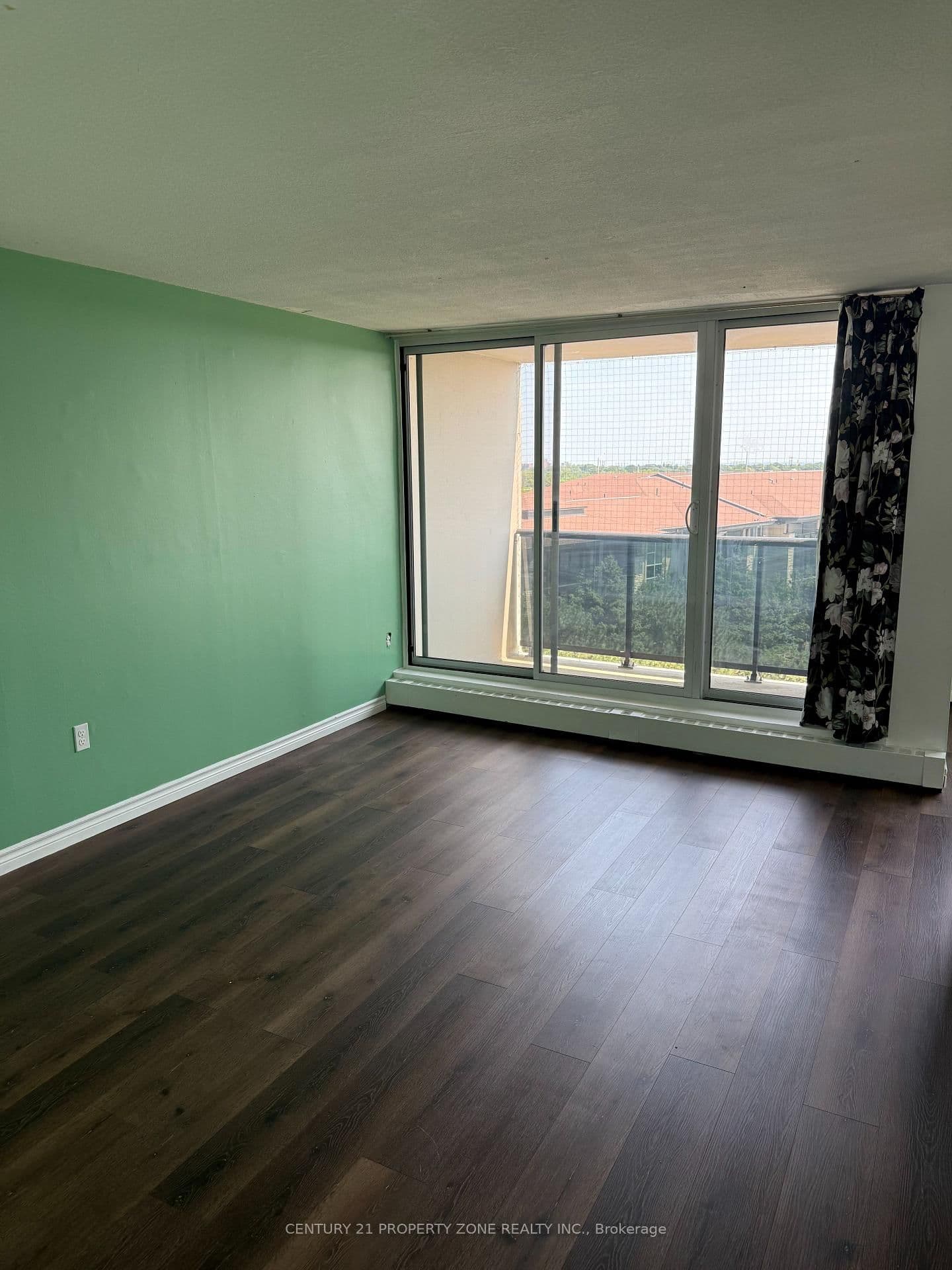 530 Lolita Gardens, Unit 702 thumbnail 4