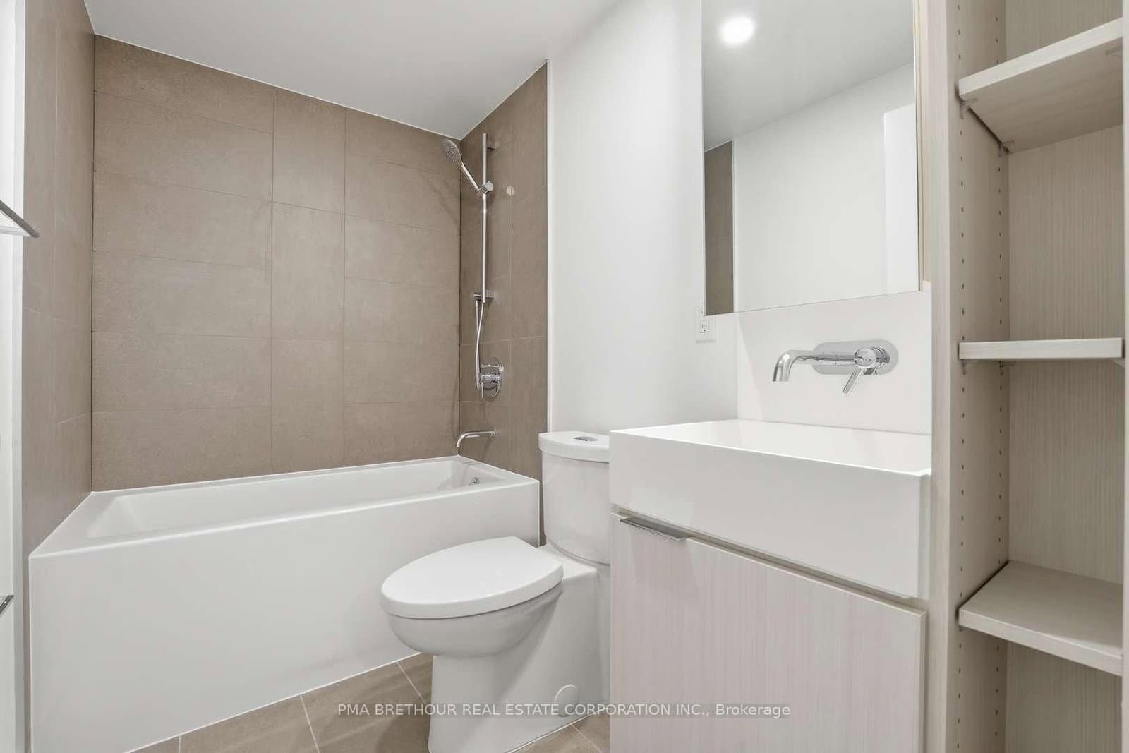 370 Martha Street, Unit 1610 thumbnail 11