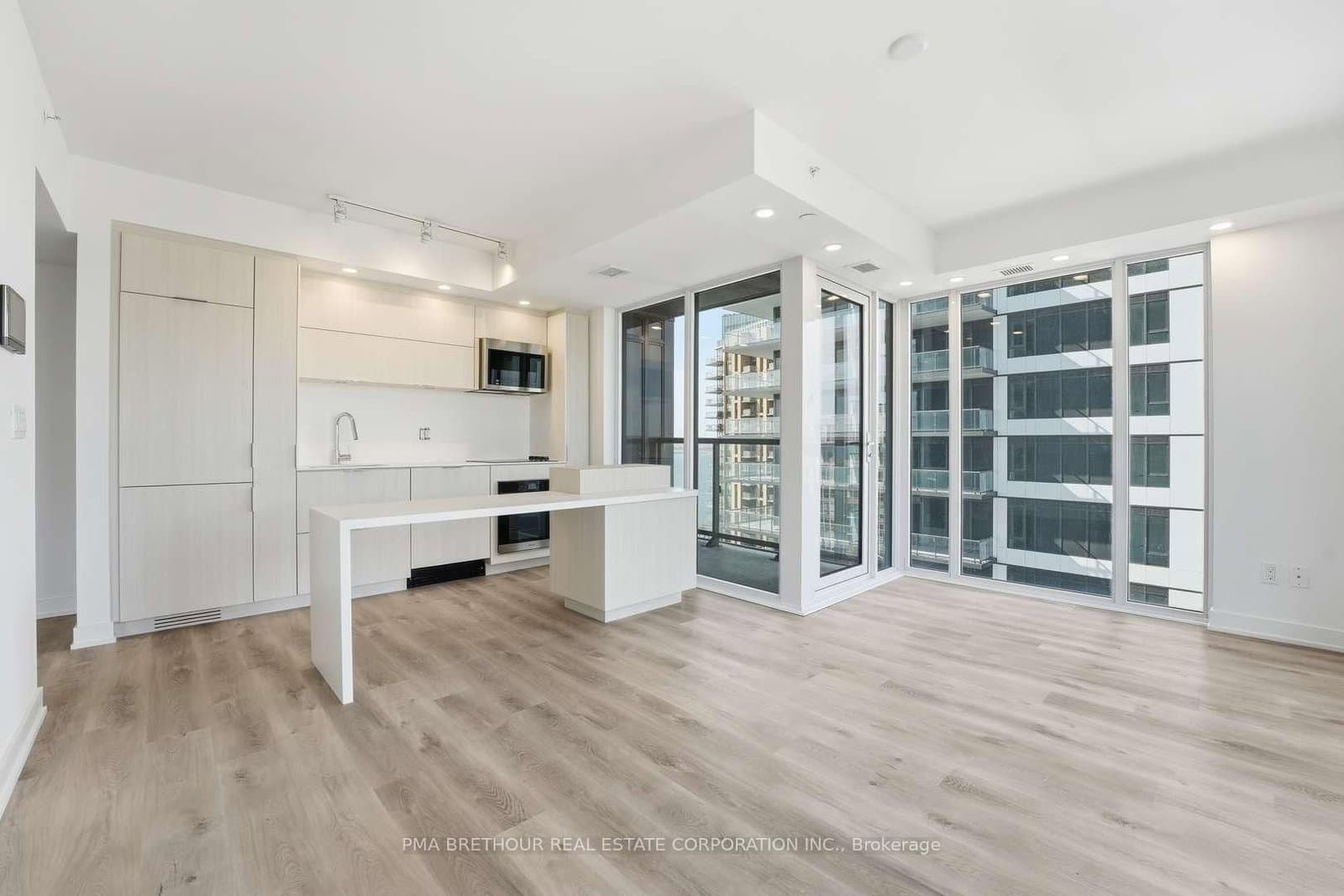 370 Martha Street, Unit 1610 thumbnail 2