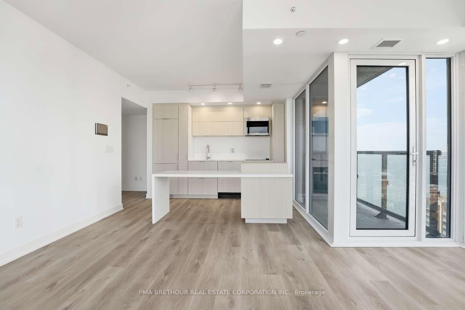 370 Martha Street, Unit 1610 thumbnail 5