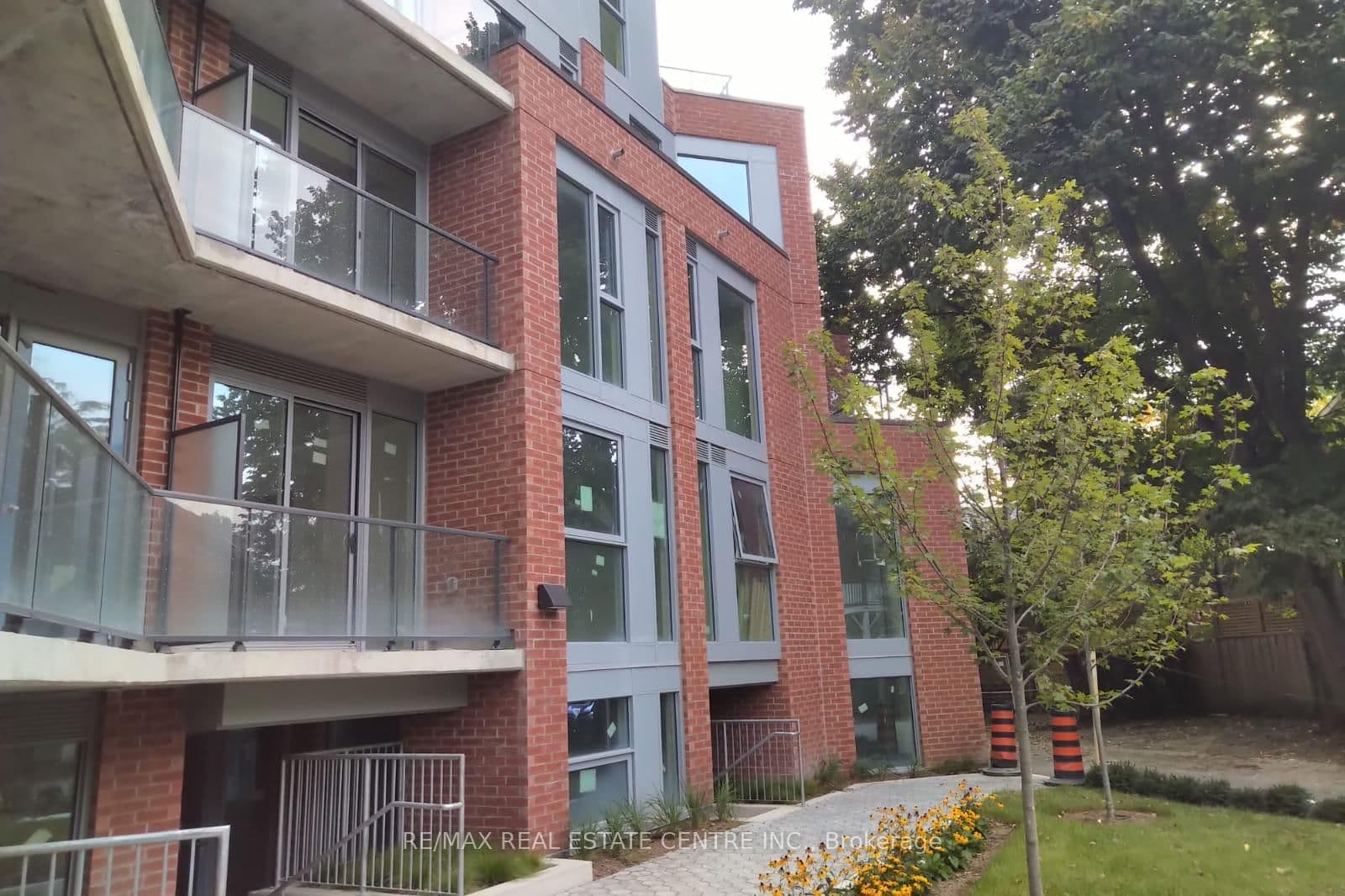57 Brock Avenue, Unit 514 thumbnail 4