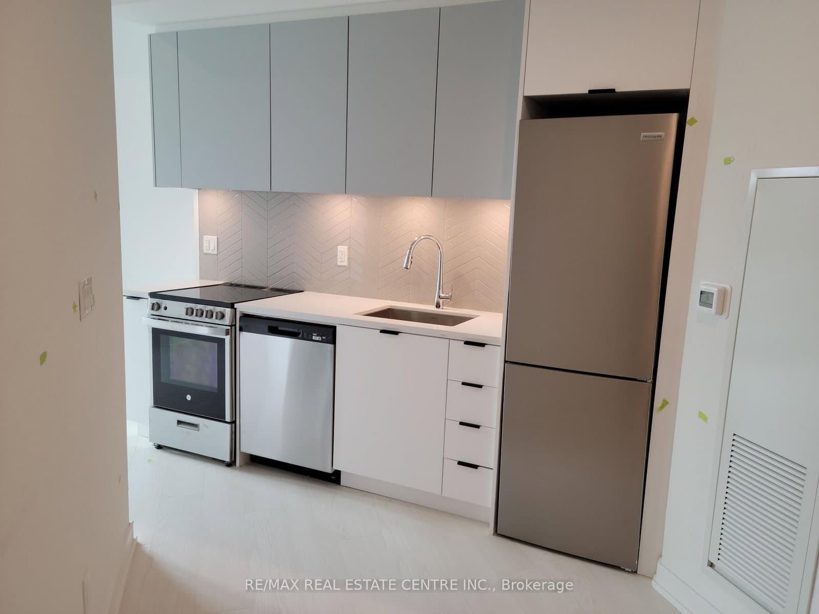 57 Brock Avenue, Unit 514 thumbnail 9