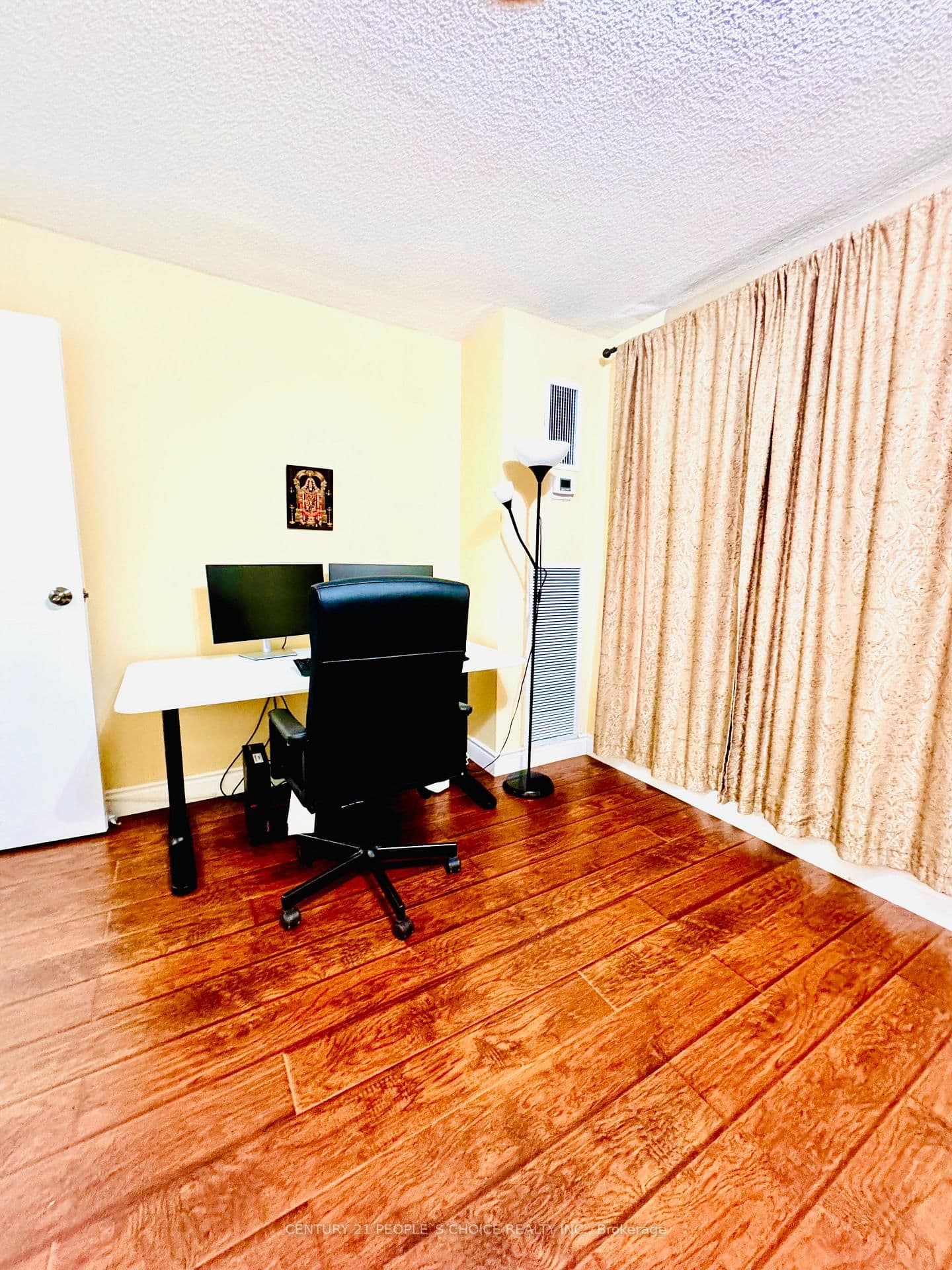 21 Knightsbridge Road, Unit 1205 thumbnail 7