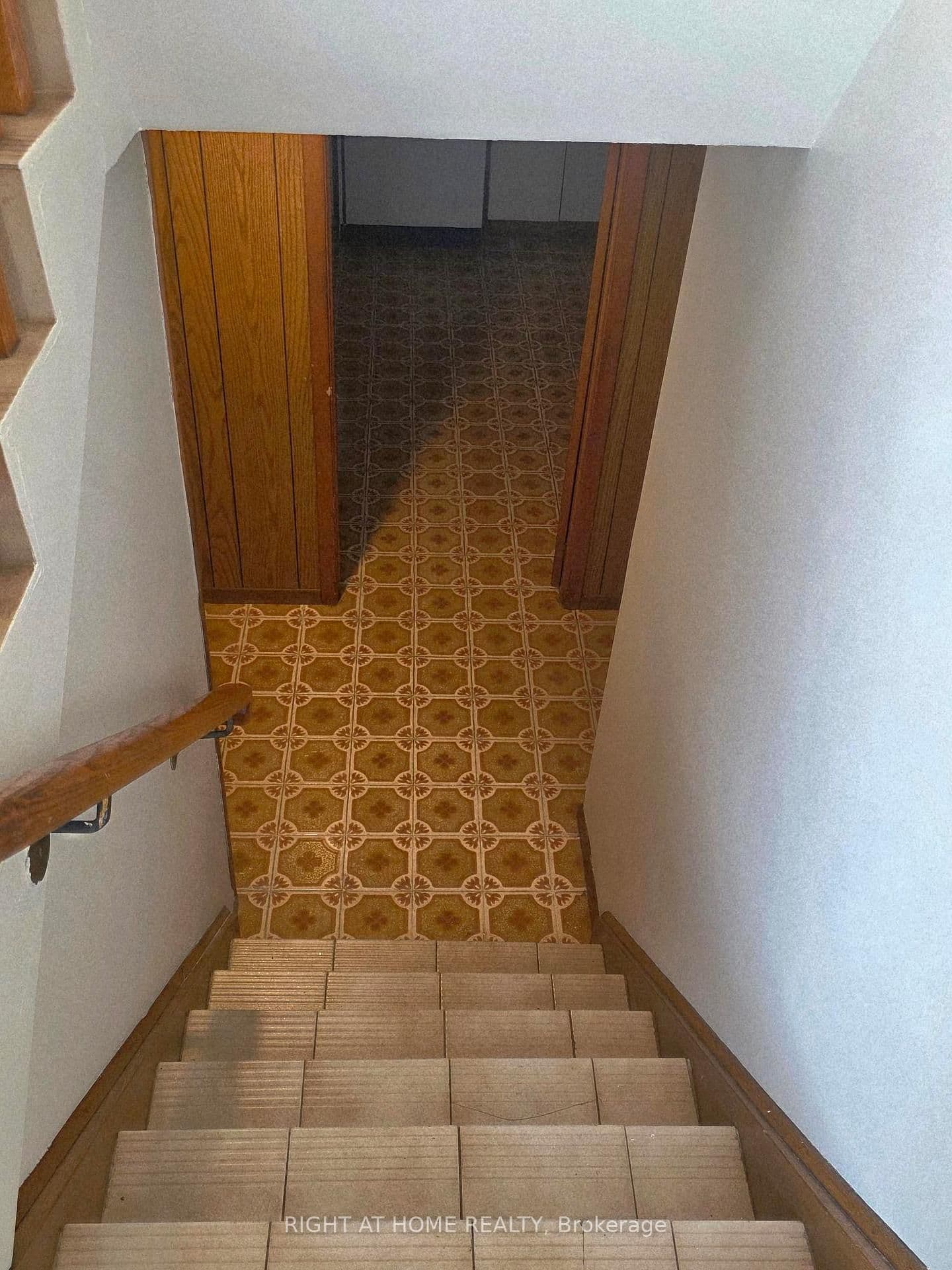 252 Maple Leaf Drive, Unit Lower thumbnail 4