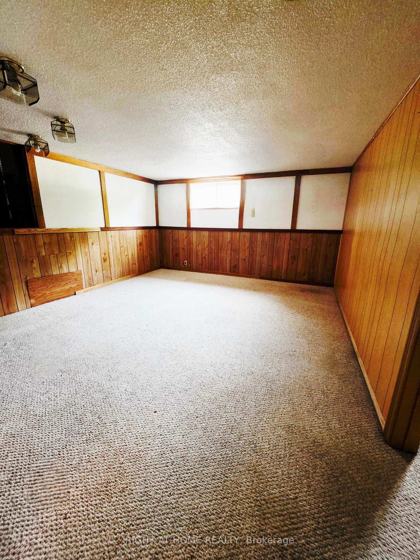 252 Maple Leaf Drive, Unit Lower thumbnail 9