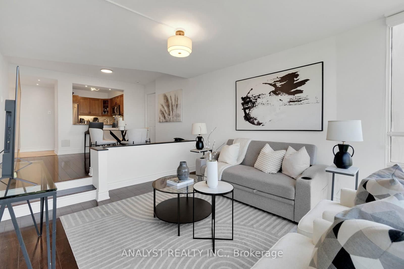 50 Eglinton Avenue W, Unit 909 thumbnail 16