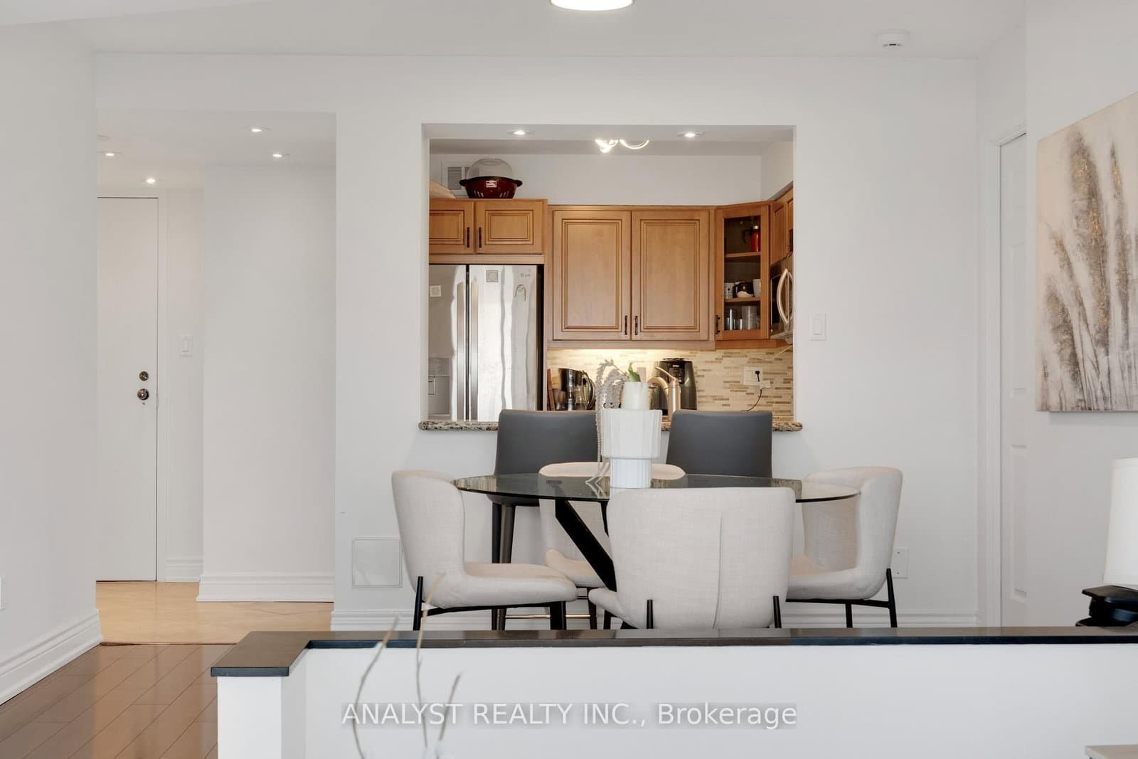 50 Eglinton Avenue W, Unit 909 thumbnail 19