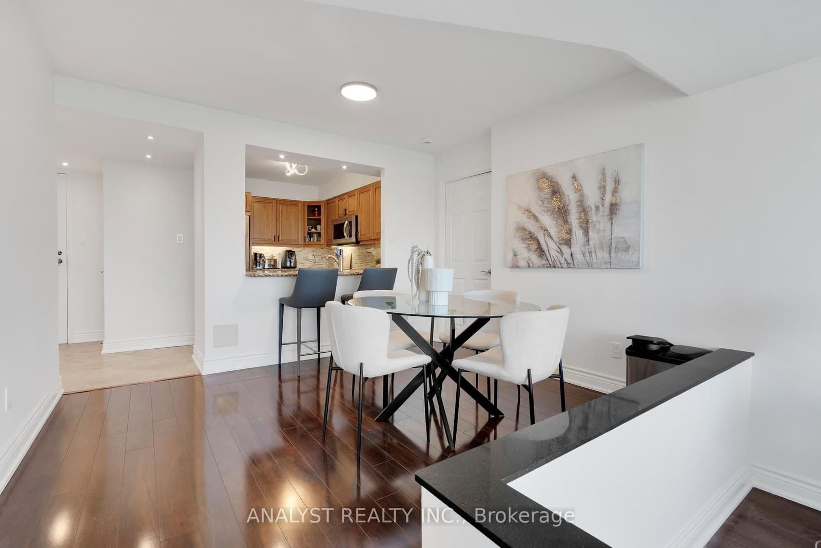 50 Eglinton Avenue W, Unit 909 thumbnail 20
