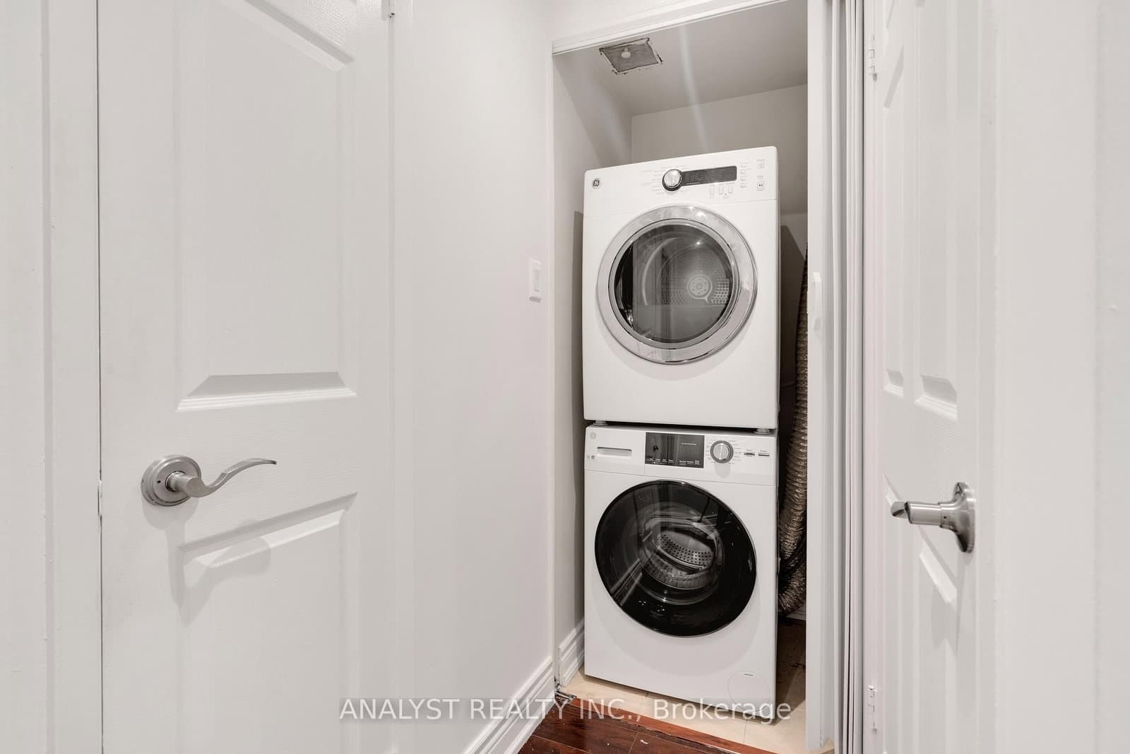 50 Eglinton Avenue W, Unit 909 thumbnail 22