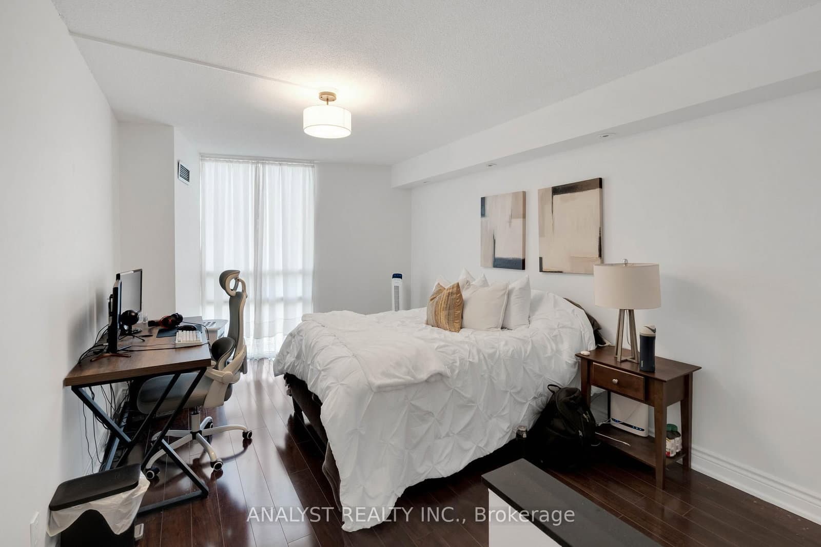 50 Eglinton Avenue W, Unit 909 thumbnail 25