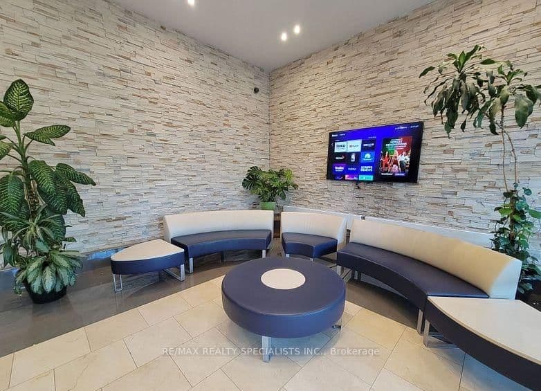 3939 Duke Of York Boulevard W, Unit 2401 thumbnail 10