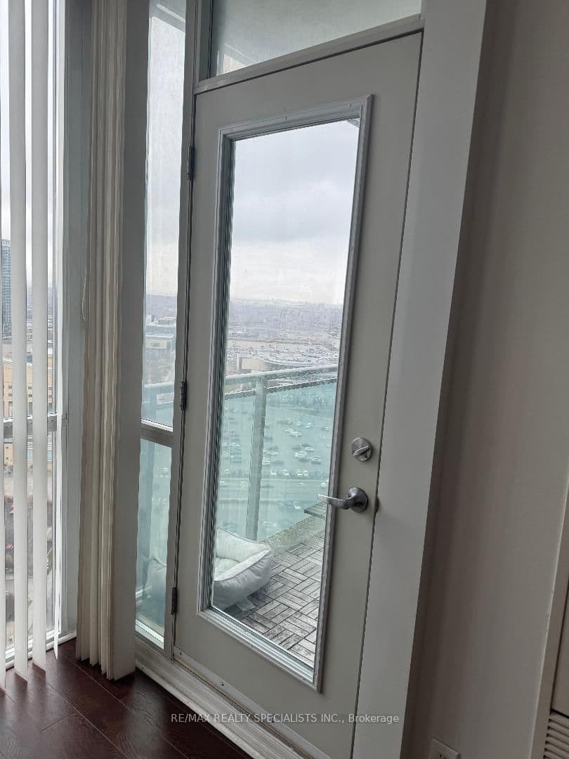3939 Duke Of York Boulevard W, Unit 2401 thumbnail 13