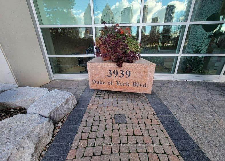 3939 Duke Of York Boulevard W, Unit 2401 thumbnail 33