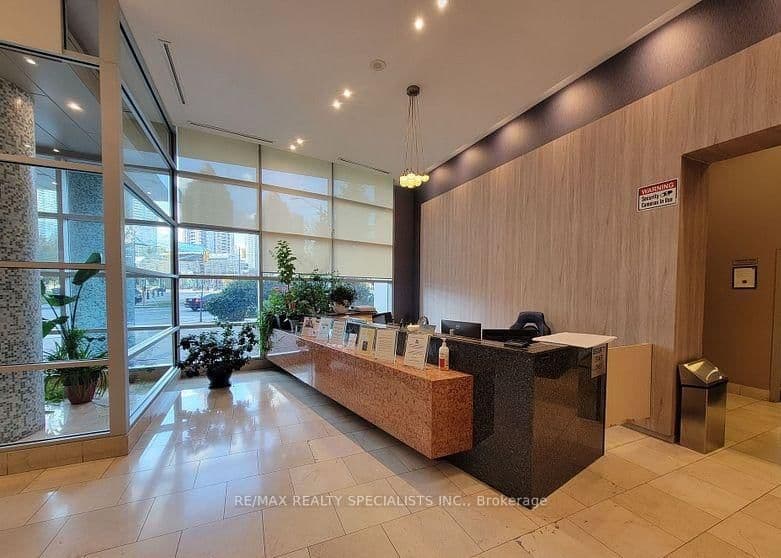 3939 Duke Of York Boulevard W, Unit 2401 thumbnail 8