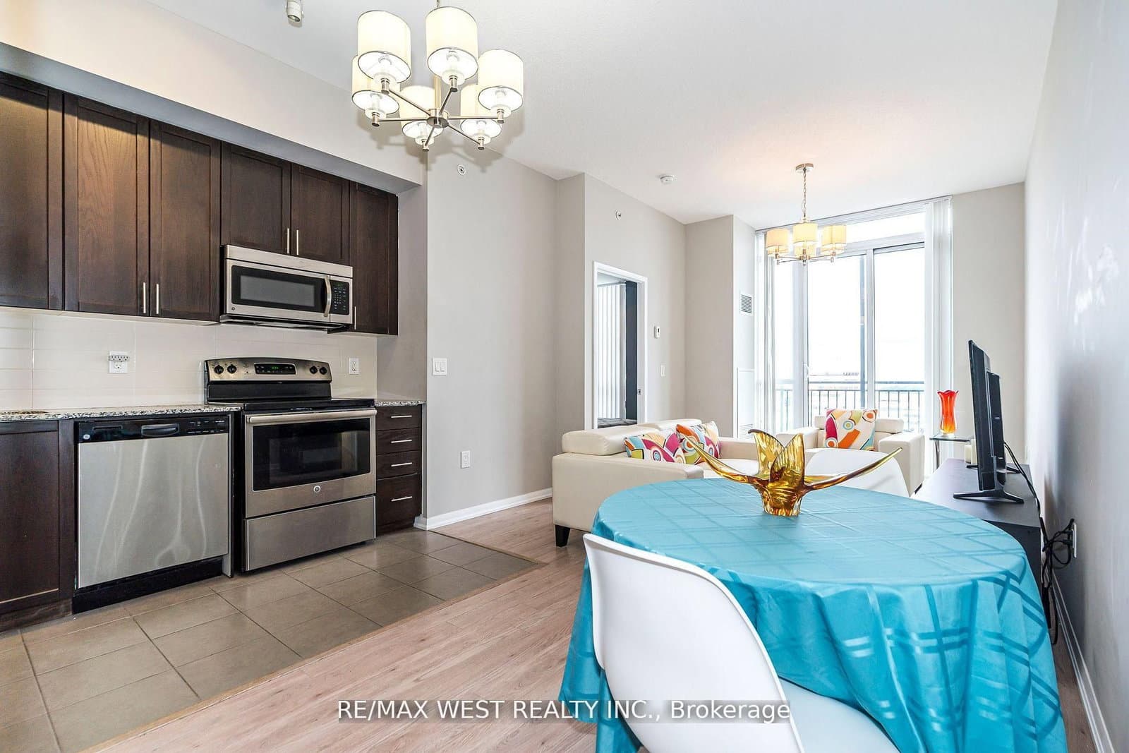 830 Lawrence Avenue, Unit 803 thumbnail 10