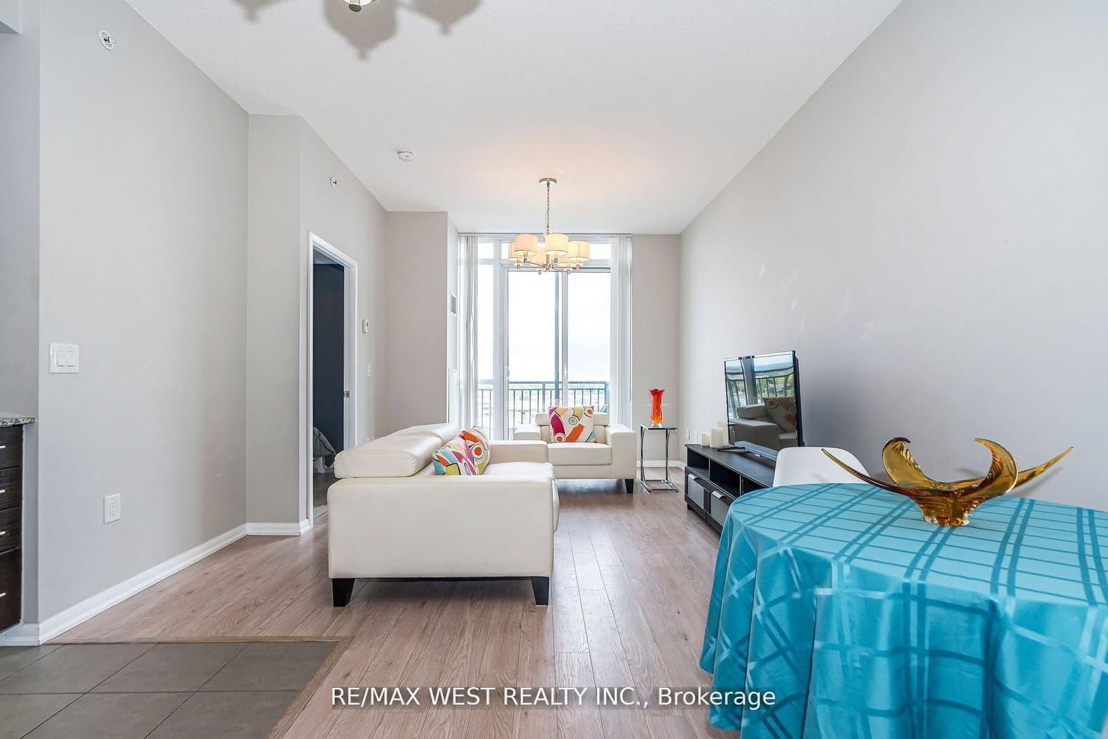 830 Lawrence Avenue, Unit 803 thumbnail 11
