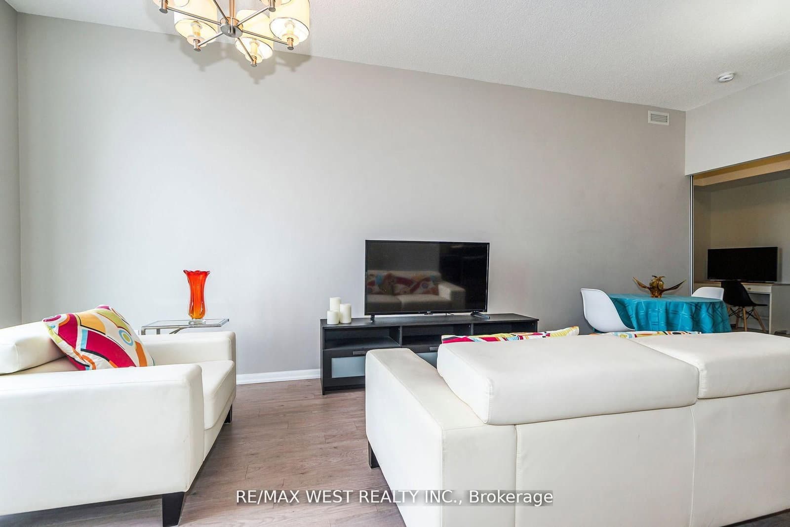 830 Lawrence Avenue, Unit 803 thumbnail 16