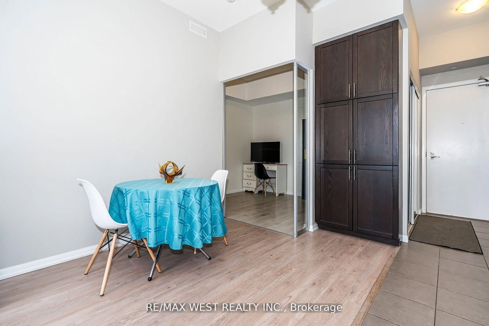 830 Lawrence Avenue, Unit 803 thumbnail 17