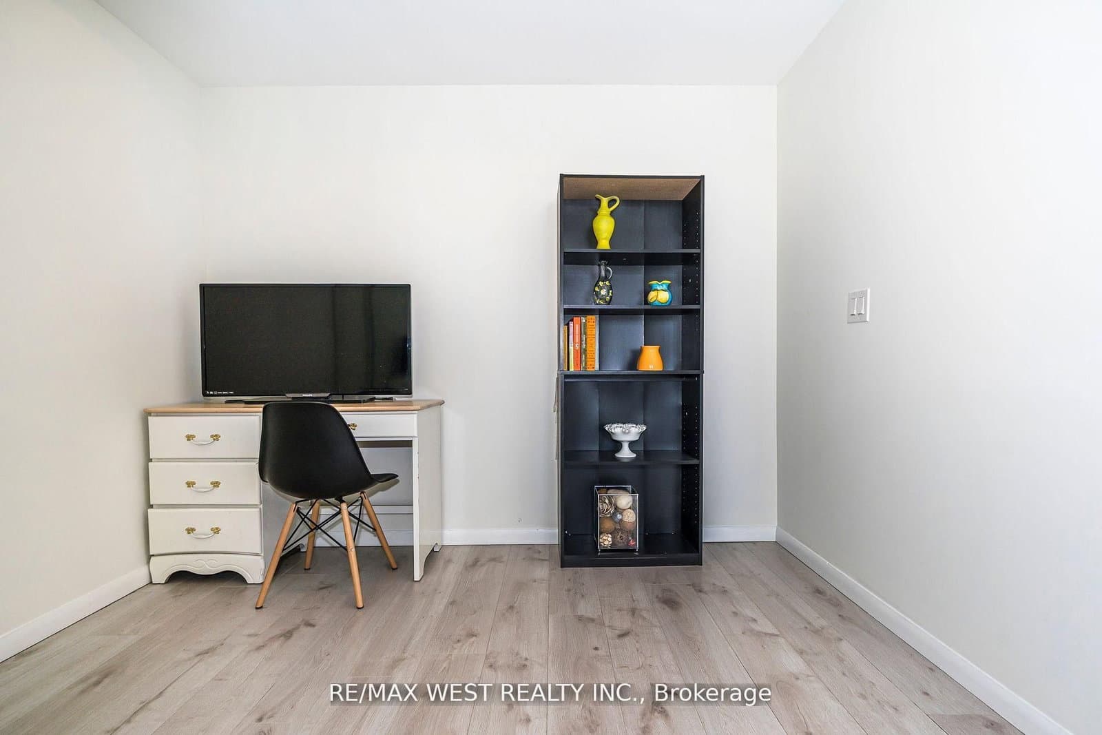 830 Lawrence Avenue, Unit 803 thumbnail 22