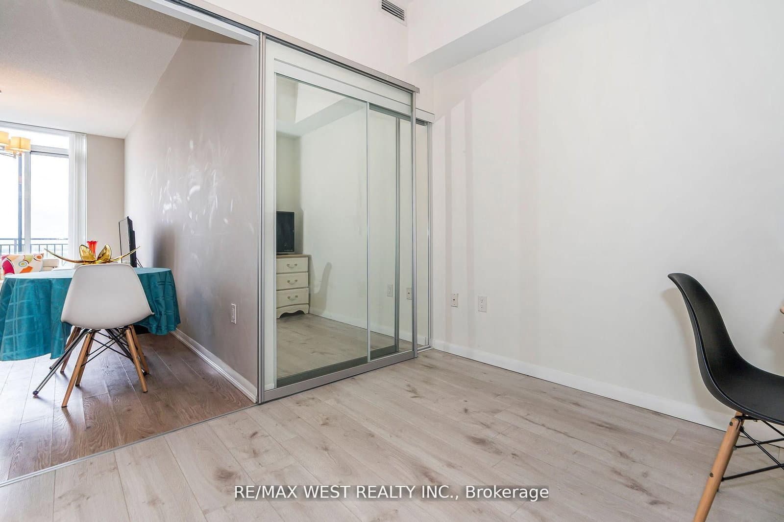 830 Lawrence Avenue, Unit 803 thumbnail 23