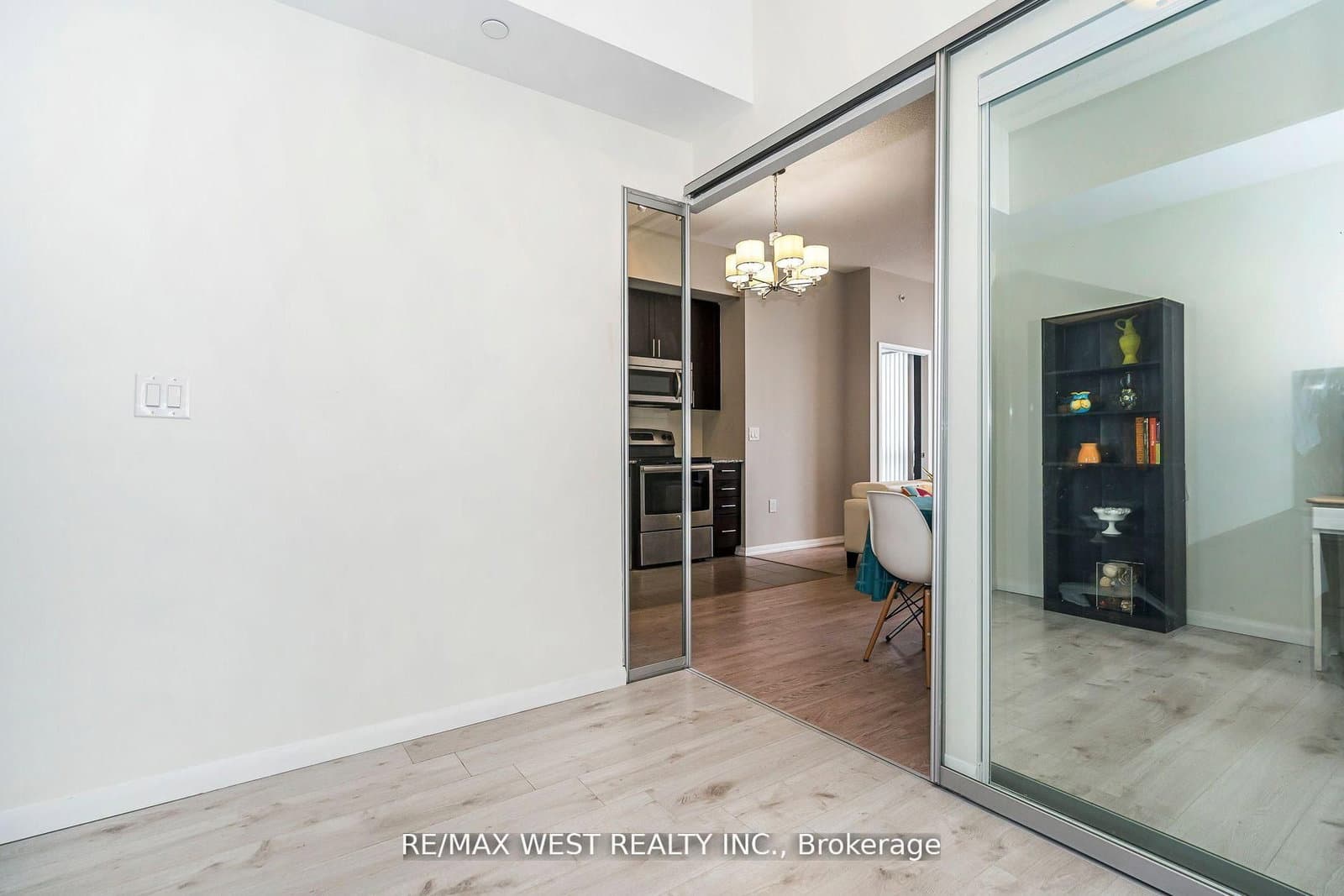 830 Lawrence Avenue, Unit 803 thumbnail 24