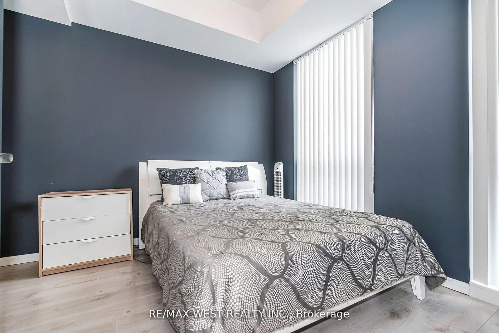 830 Lawrence Avenue, Unit 803 thumbnail 25
