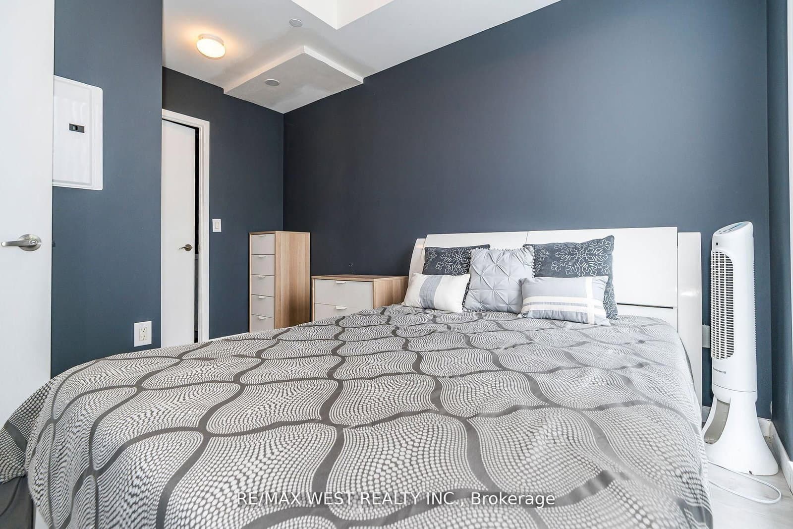830 Lawrence Avenue, Unit 803 thumbnail 26