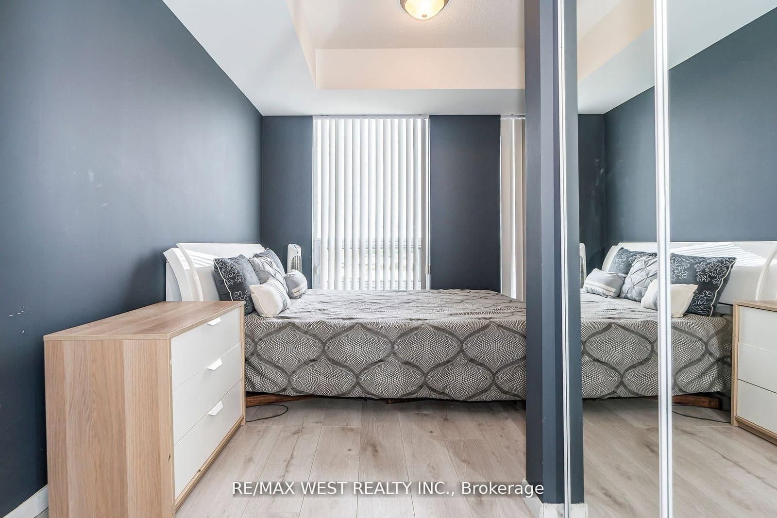 830 Lawrence Avenue, Unit 803 thumbnail 27