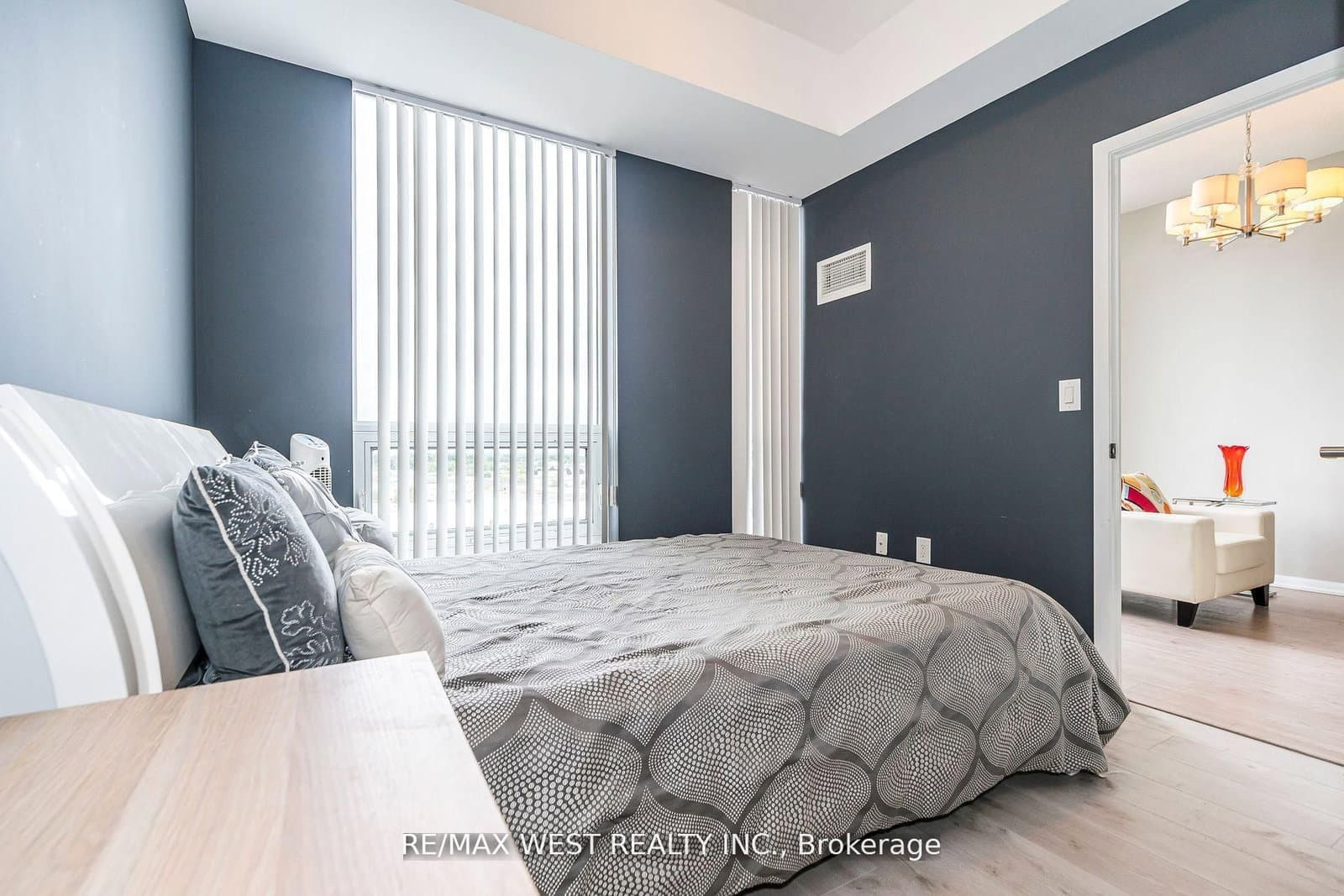 830 Lawrence Avenue, Unit 803 thumbnail 28