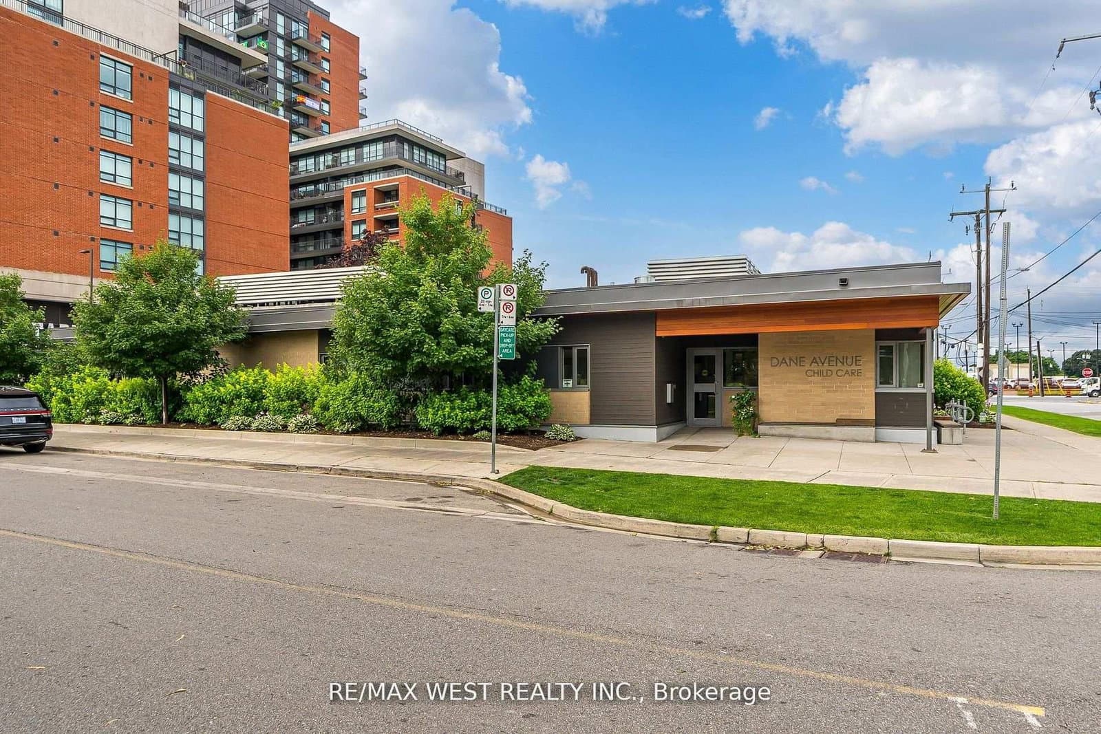 830 Lawrence Avenue, Unit 803 thumbnail 3