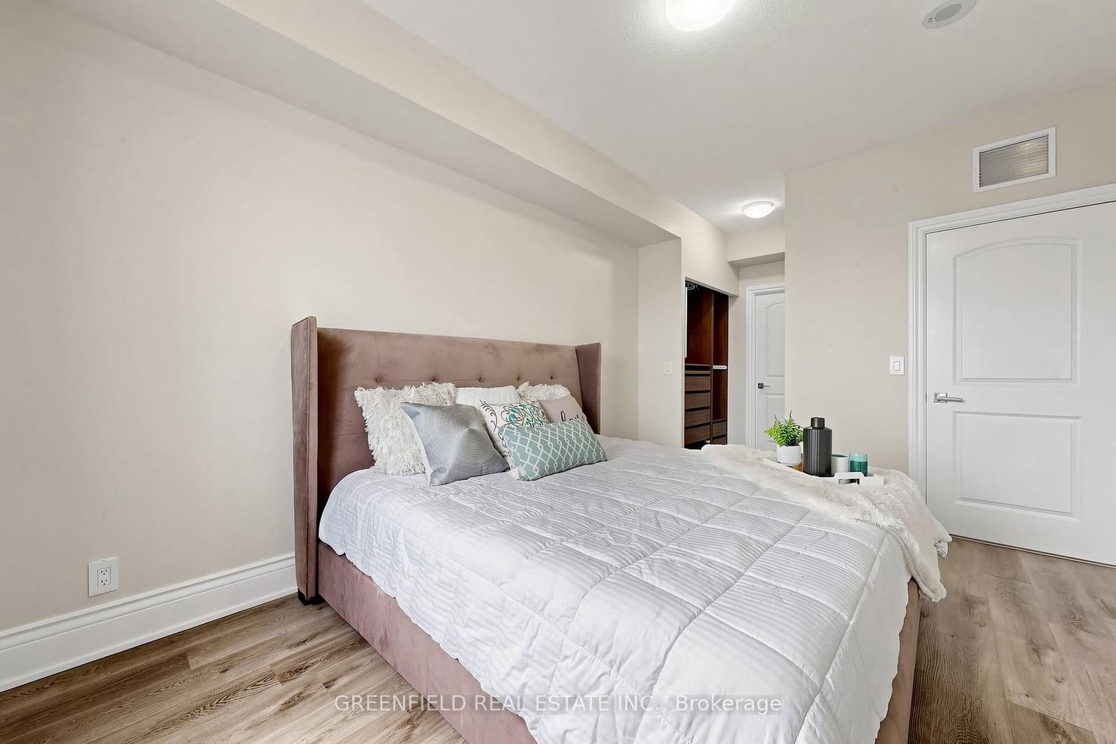 55 De Boers Drive, Unit LPH2 thumbnail 17