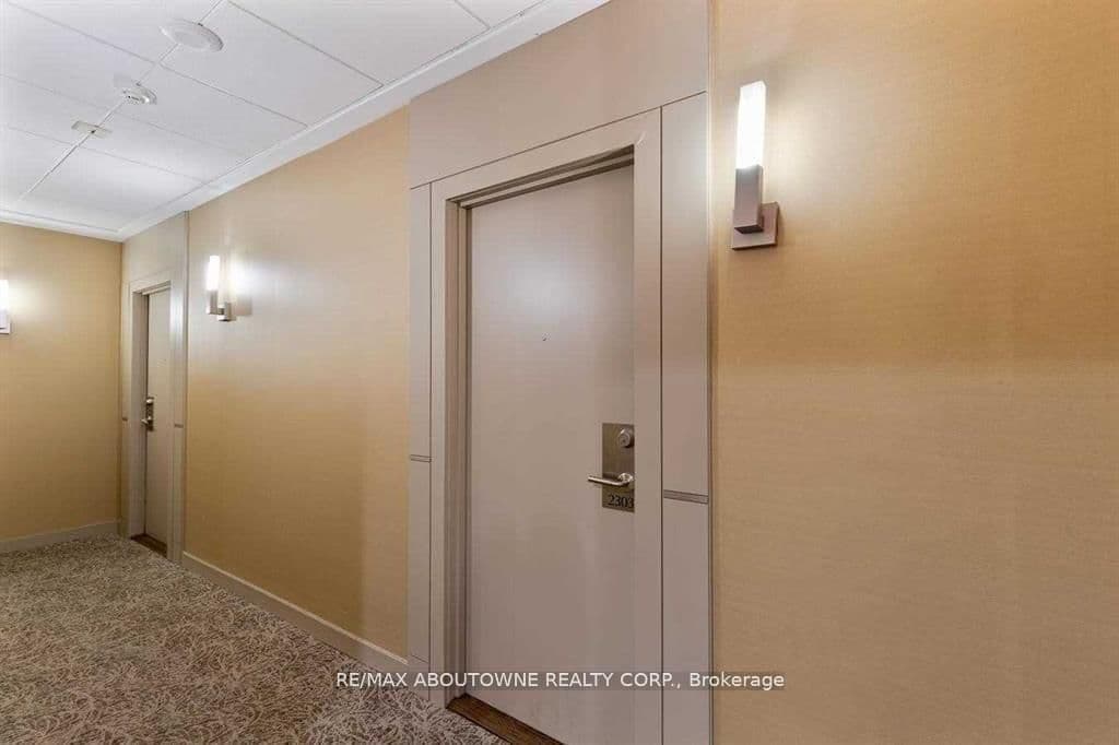 330 Burnhamthorpe Road W, Unit 2303 thumbnail 2