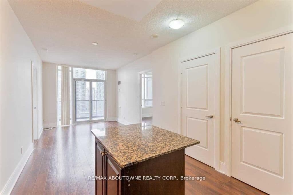 330 Burnhamthorpe Road W, Unit 2303 thumbnail 4